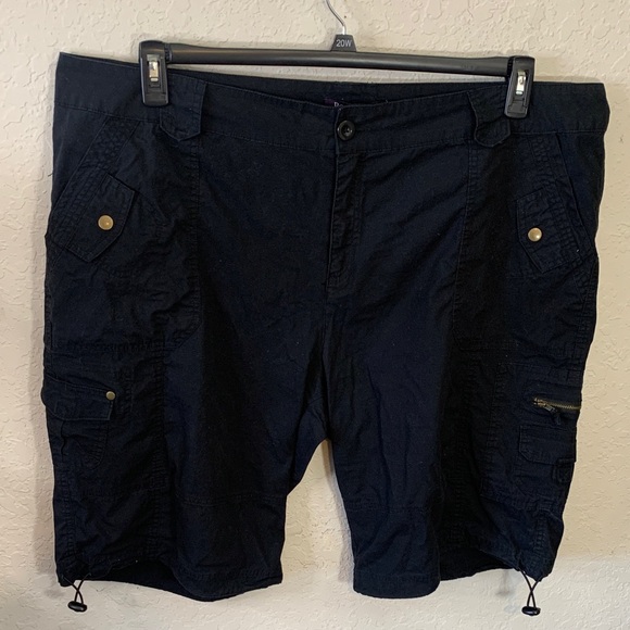 Roaman's Women's Black Cargo Shorts - Picture 1 of 10